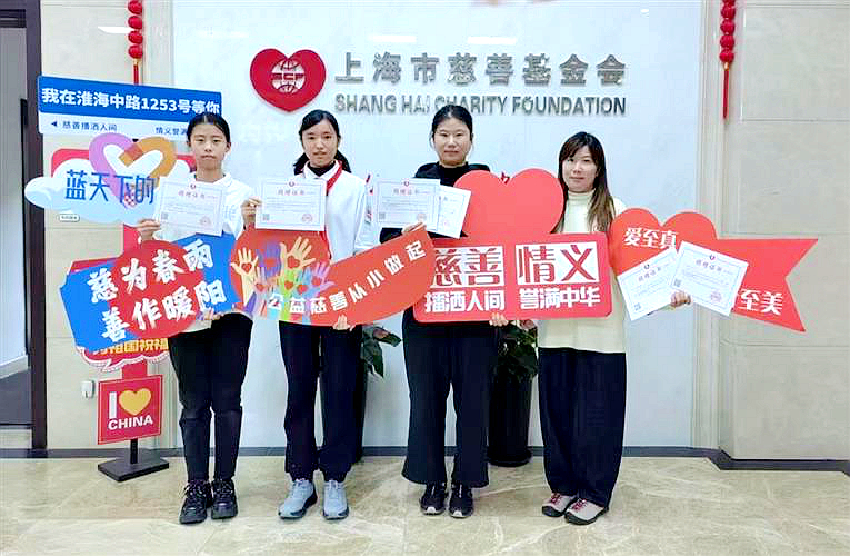 江宁学校捐赠爱心义卖善款助学助医