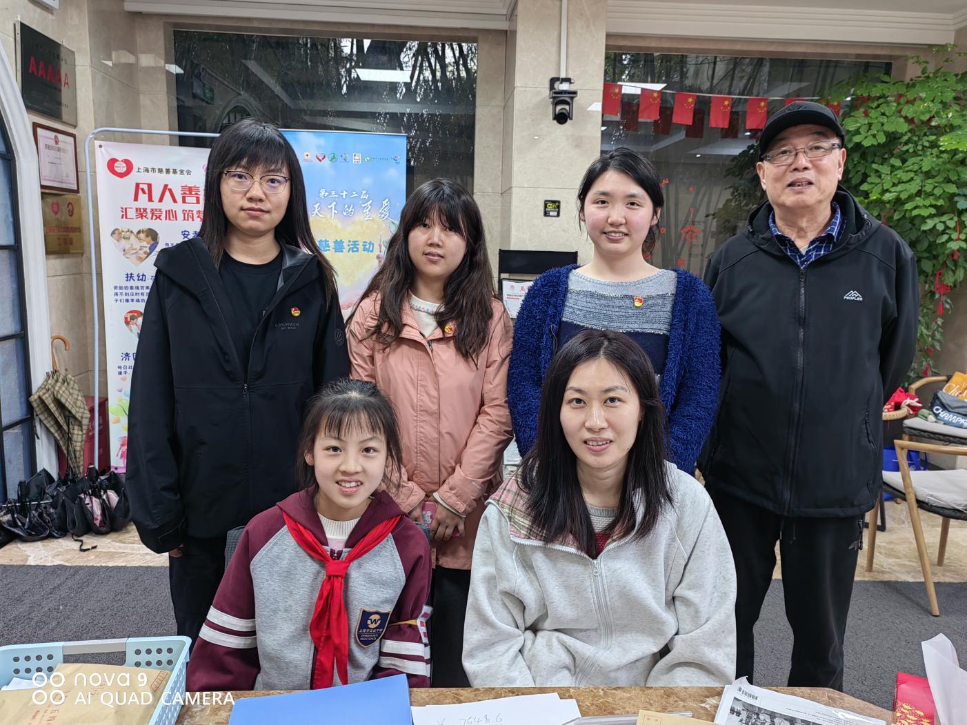 五四中学师生捐赠义卖善款助医