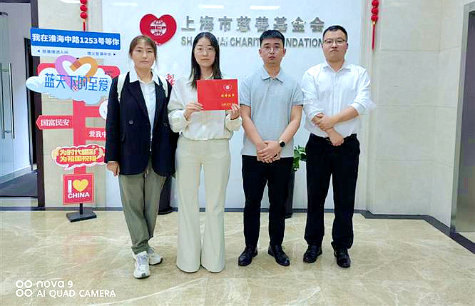 爱心企业每月委派员工代表献爱心助学
